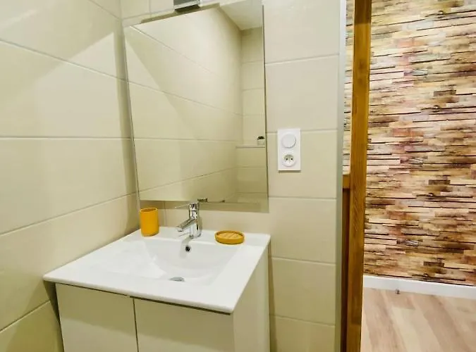 L'escale Cevenole - Terrasse Et Clim Nîmes